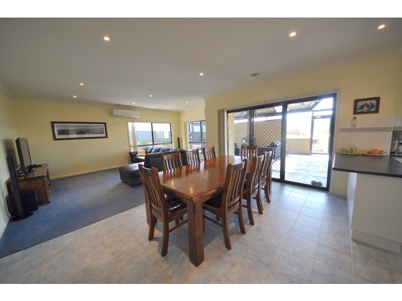 8 Deakin Court, Warragul VIC 3820