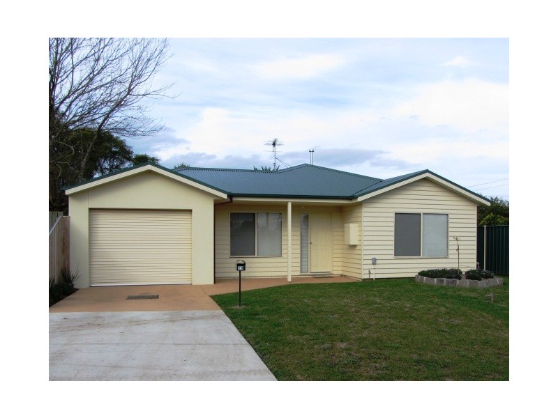 1/19 Kraft Crescent, Drouin VIC 3818