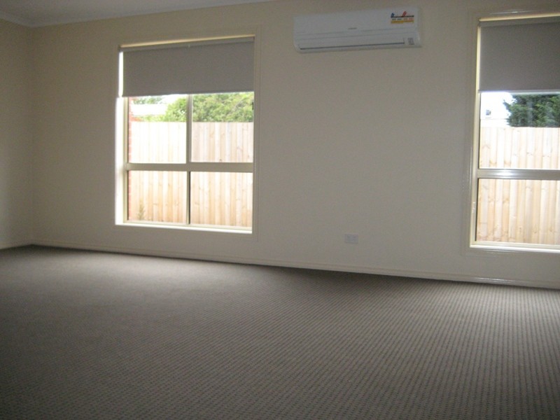 2/19 Kraft Crescent, Drouin VIC 3818