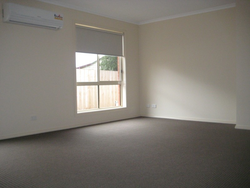 2/19 Kraft Crescent, Drouin VIC 3818