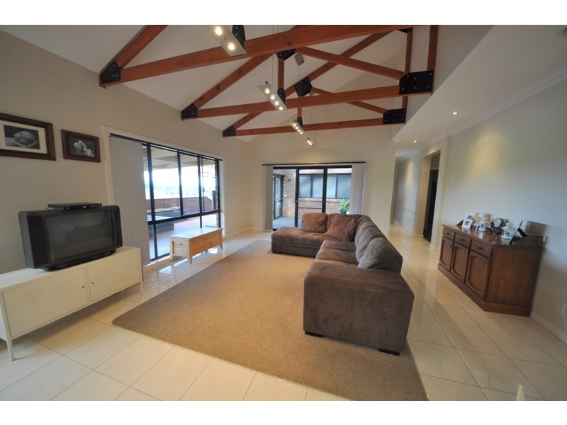 7 Grange Crescent, Warragul VIC 3820