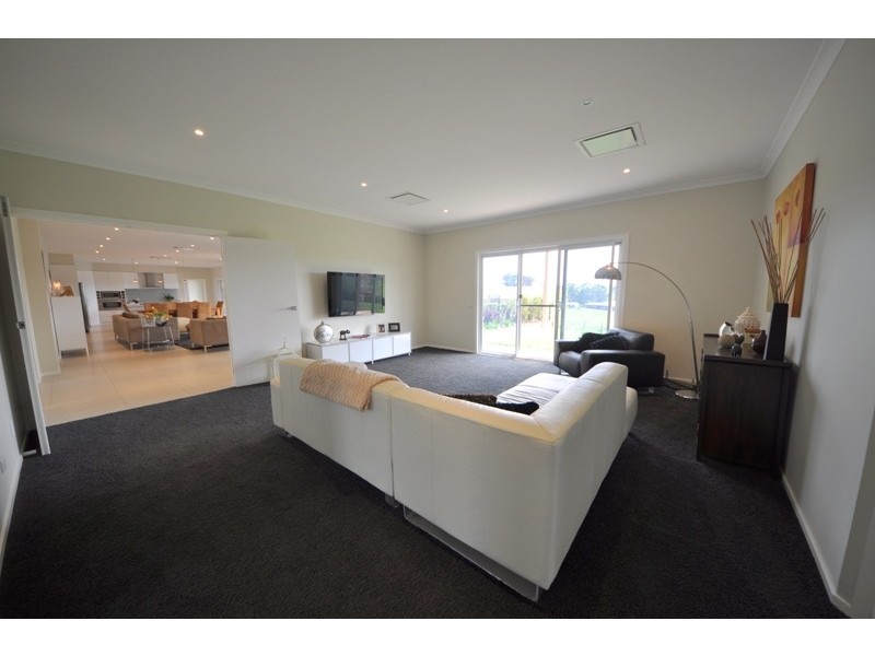 165 East West Rd, Warragul VIC 3820