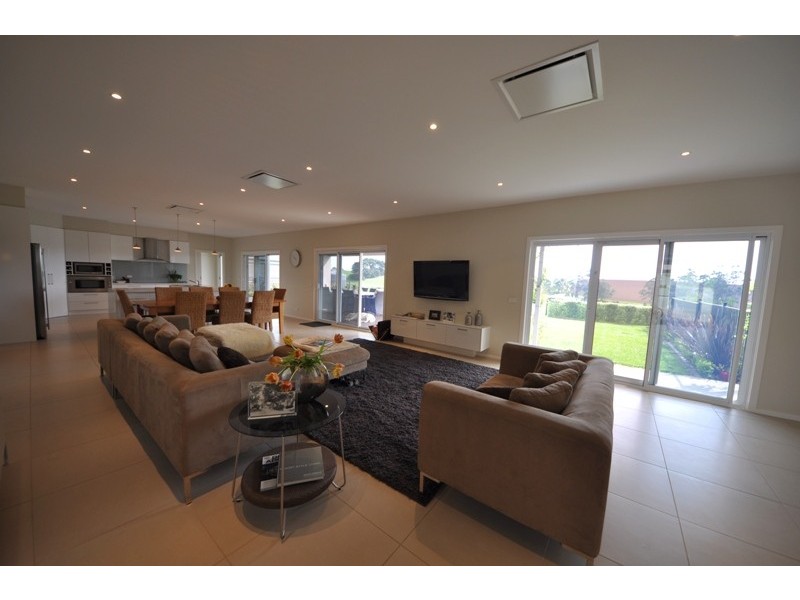 165 East West Rd, Warragul VIC 3820