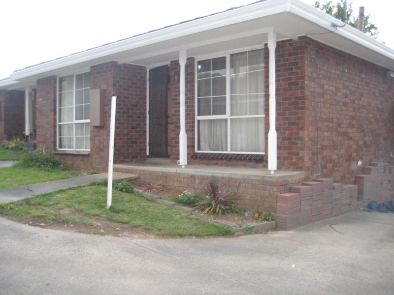 2/18 Darnum Street, Drouin VIC 3818