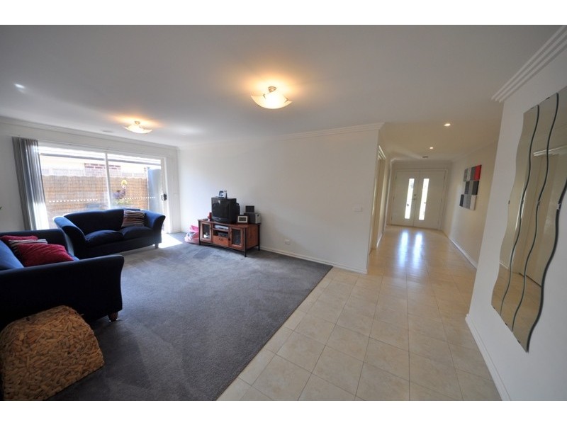 23 Rivendale Crescent, Drouin VIC 3818