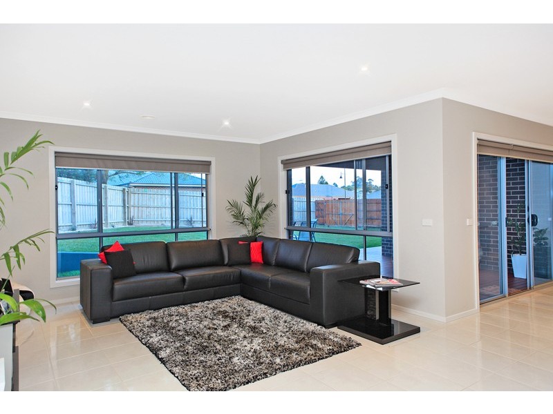 2 Isabella Court, Drouin VIC 3818