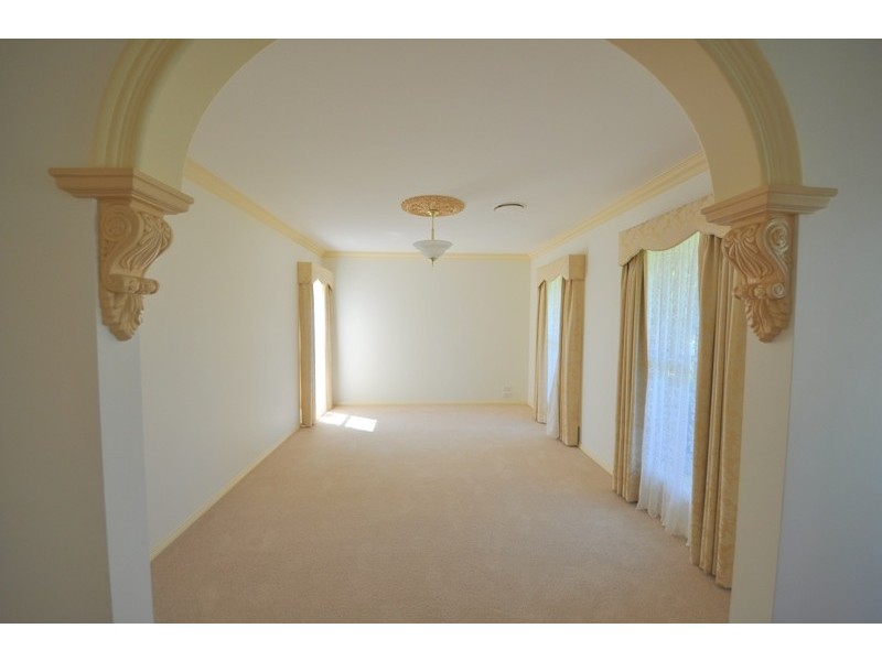 4 Rees Close, Drouin VIC 3818