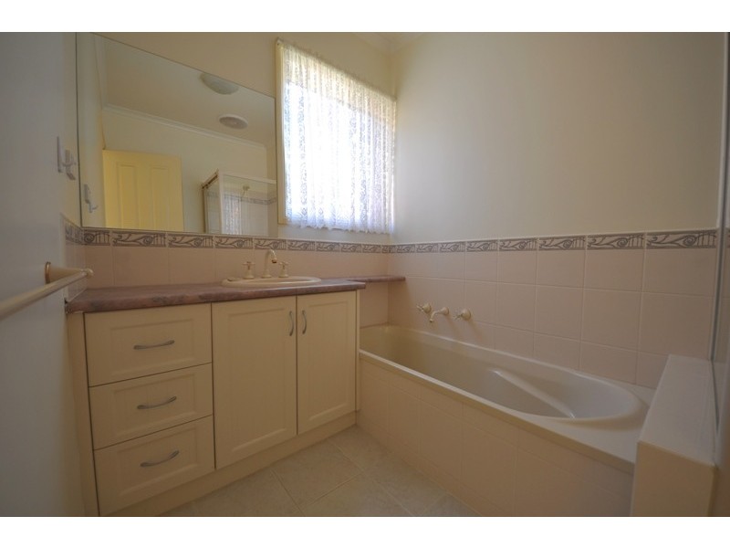 4 Rees Close, Drouin VIC 3818