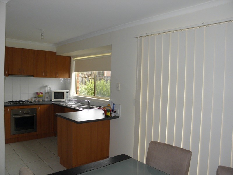 2/2 Cameron Court, Drouin VIC 3818