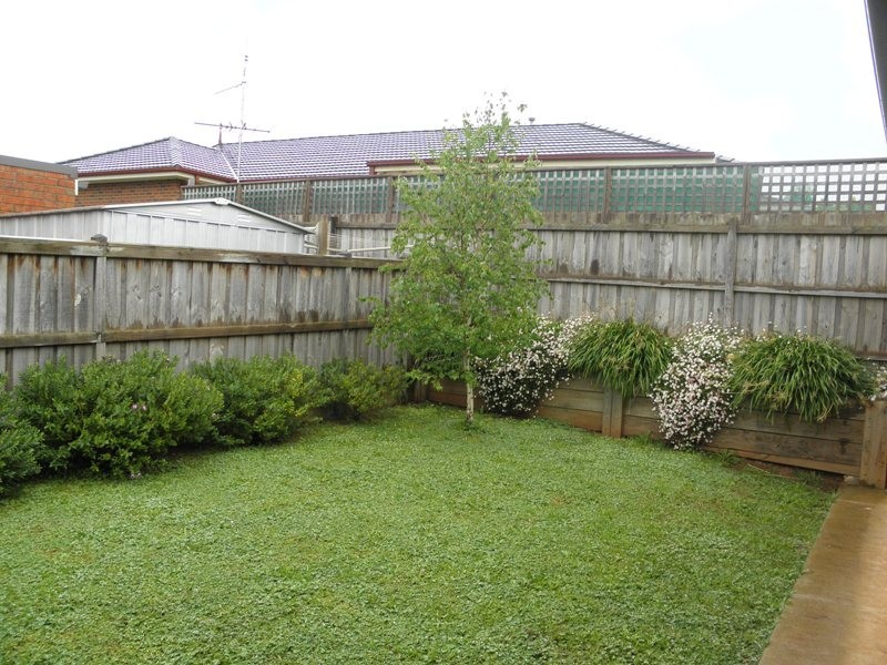 2/2 Cameron Court, Drouin VIC 3818