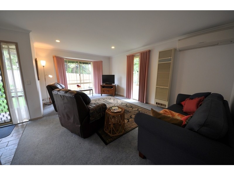 2/17 Grant Street, Drouin VIC 3818