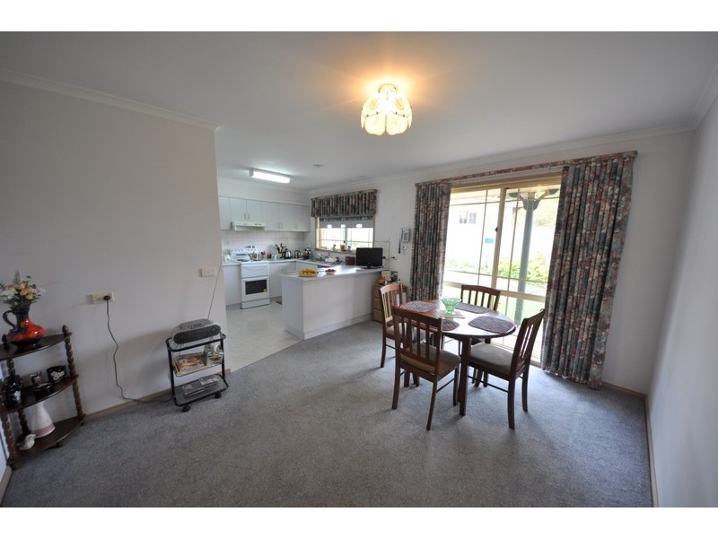 2/17 Grant Street, Drouin VIC 3818