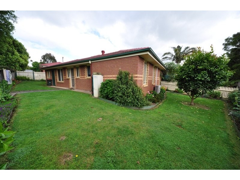 2/17 Grant Street, Drouin VIC 3818