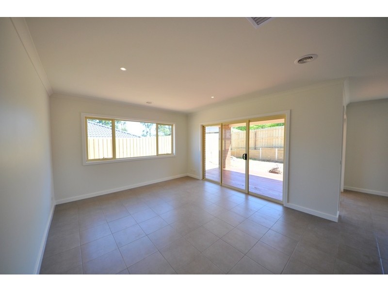 21 Holland Street, Drouin VIC 3818