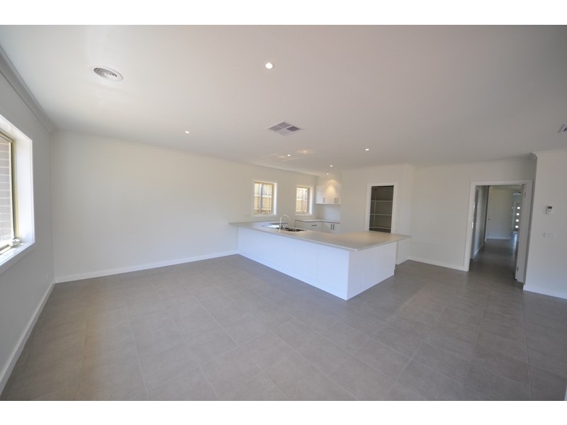 21 Holland Street, Drouin VIC 3818