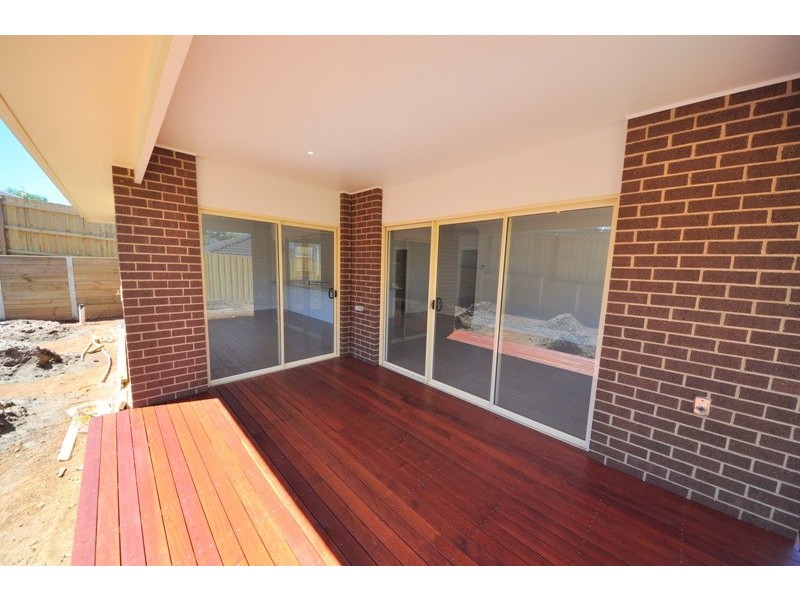 21 Holland Street, Drouin VIC 3818
