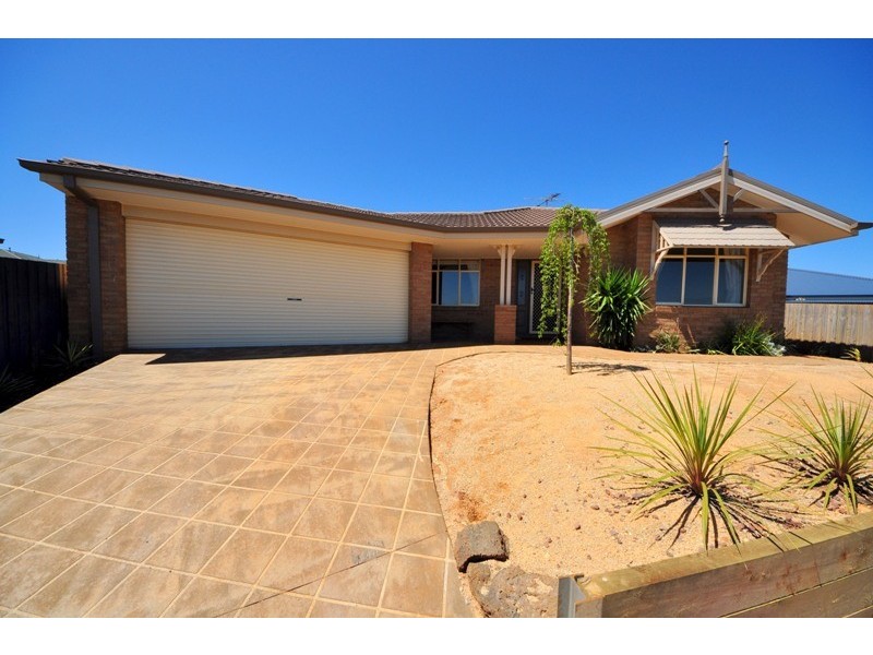 3 Eden Place,, Drouin VIC 3818