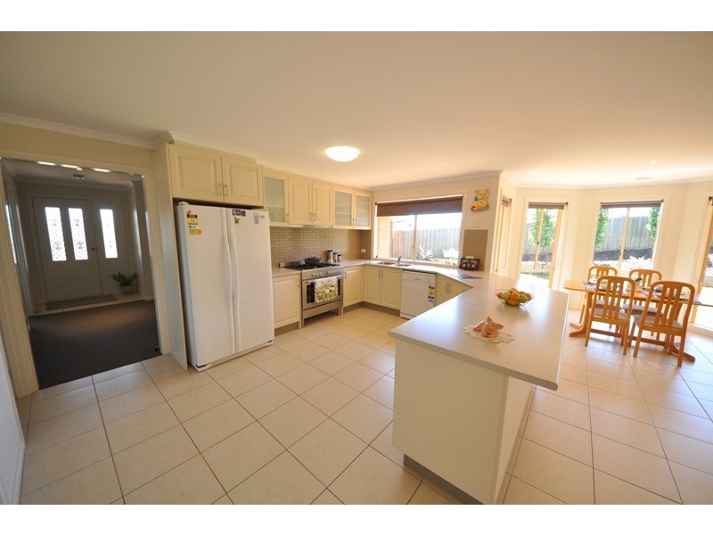 3 Eden Place,, Drouin VIC 3818