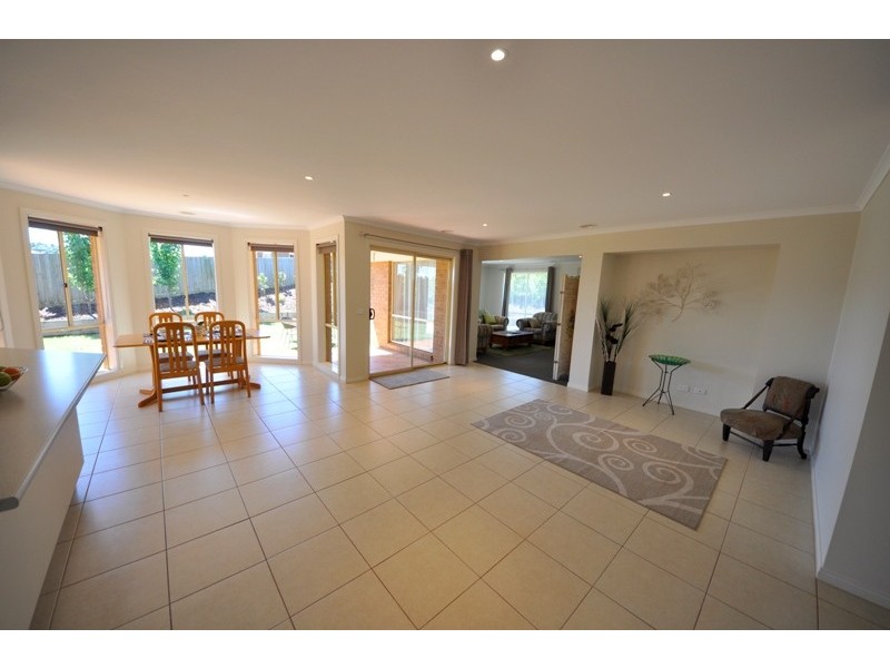 3 Eden Place,, Drouin VIC 3818