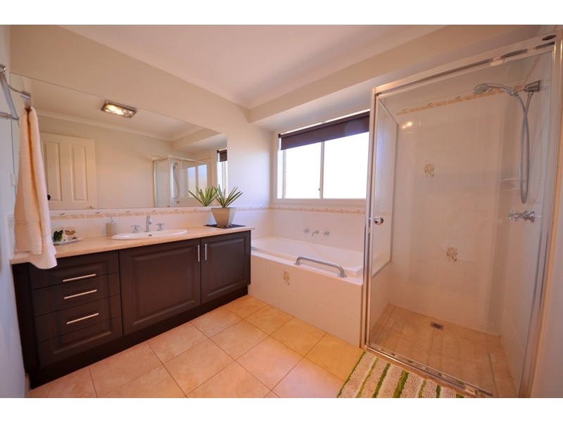 3 Eden Place,, Drouin VIC 3818
