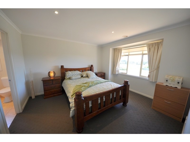 3 Eden Place,, Drouin VIC 3818