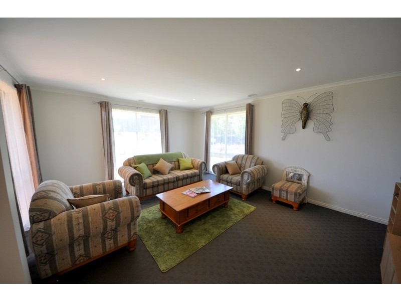 3 Eden Place,, Drouin VIC 3818