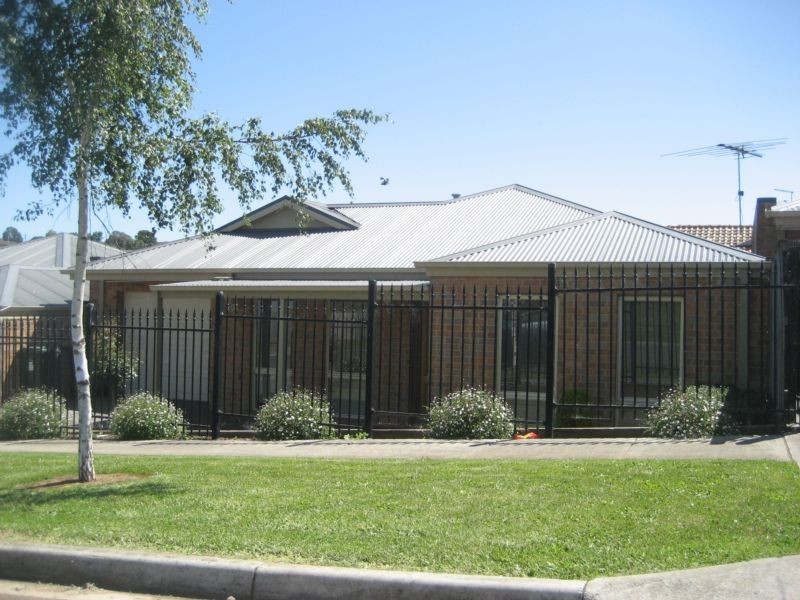 2/2 Dawson Drive, Warragul VIC 3820