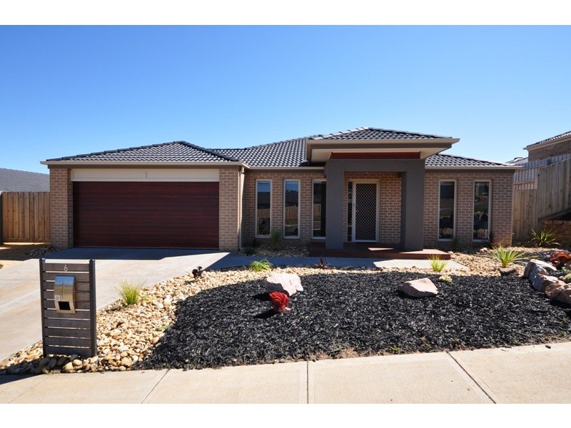 6 Wordsworth Court, Drouin VIC 3818
