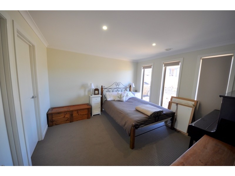 6 Wordsworth Court, Drouin VIC 3818