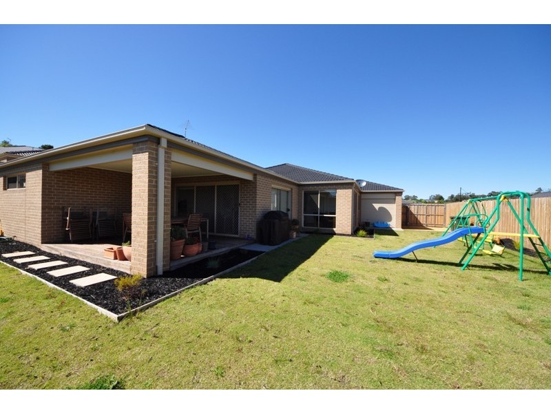 6 Wordsworth Court, Drouin VIC 3818