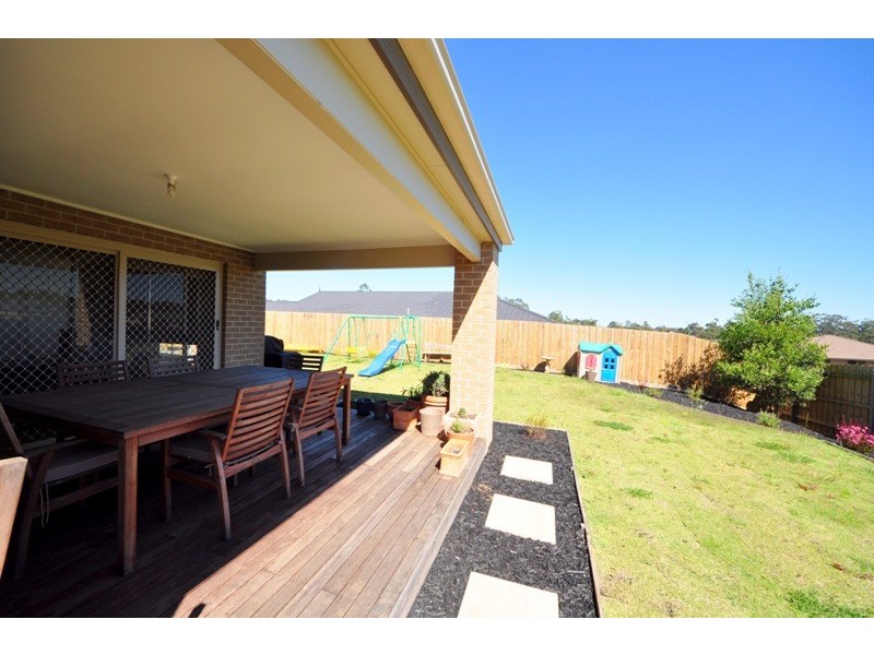 6 Wordsworth Court, Drouin VIC 3818