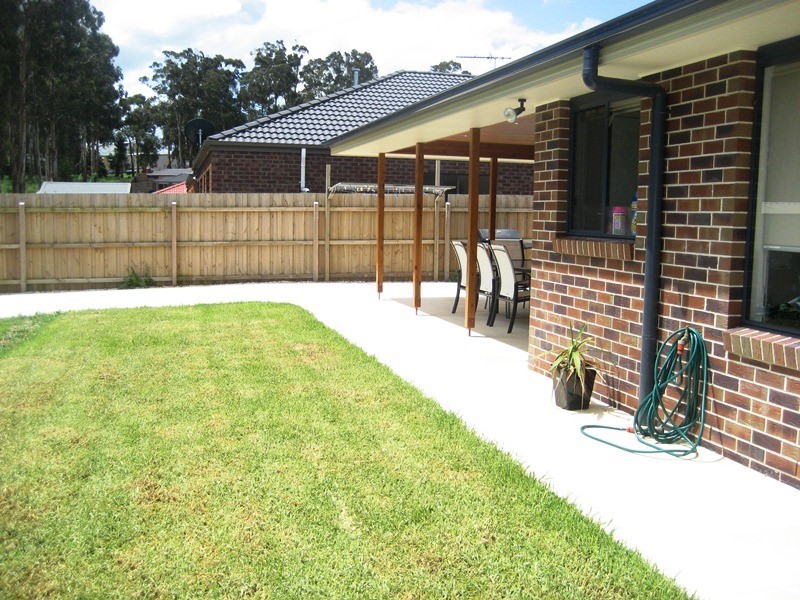 8 Miller Close, Drouin VIC 3818