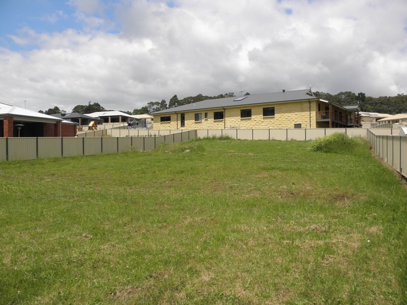 31 Valleyview Grove, Drouin VIC 3818
