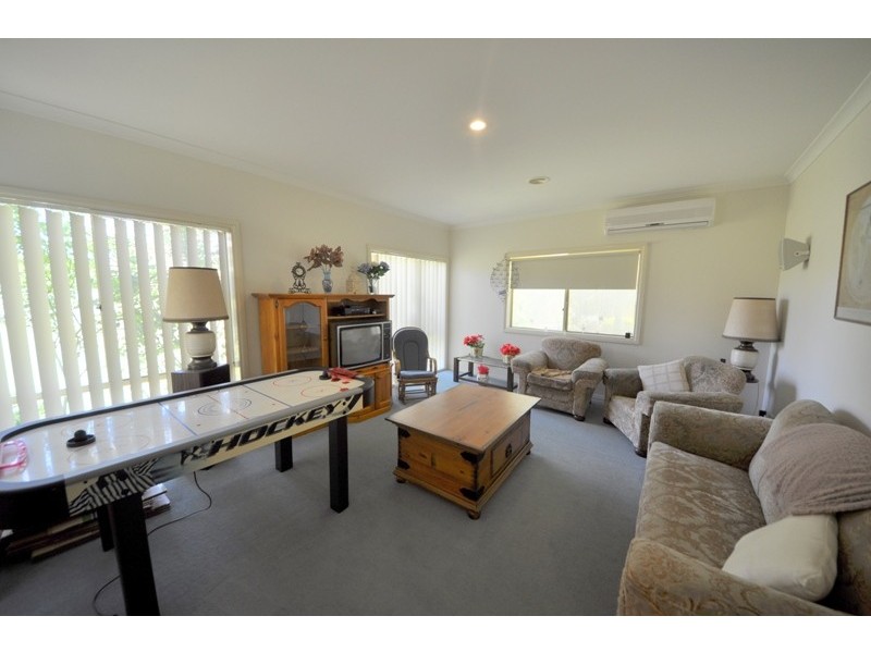 1/15 Fairway Drive, Drouin VIC 3818