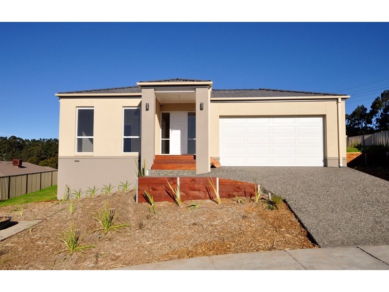 8 Crystal Court, Drouin VIC 3818