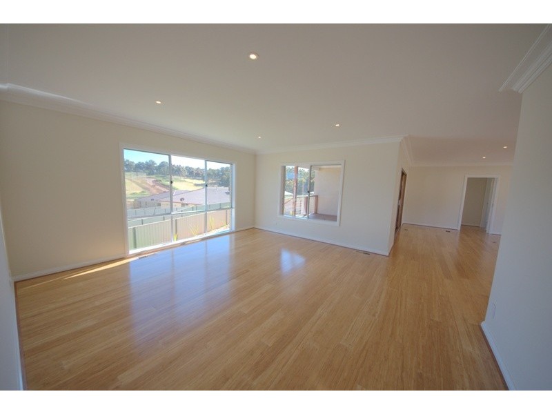 8 Crystal Court, Drouin VIC 3818