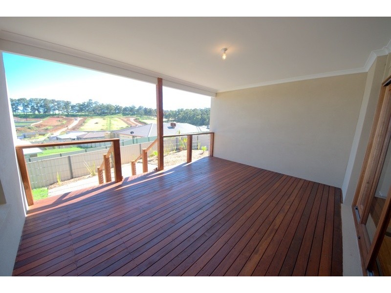 8 Crystal Court, Drouin VIC 3818