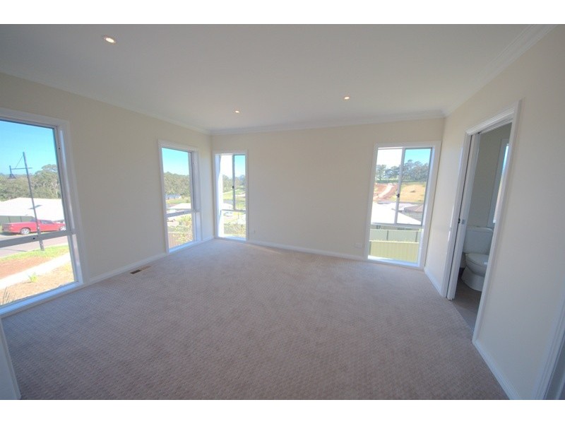 8 Crystal Court, Drouin VIC 3818