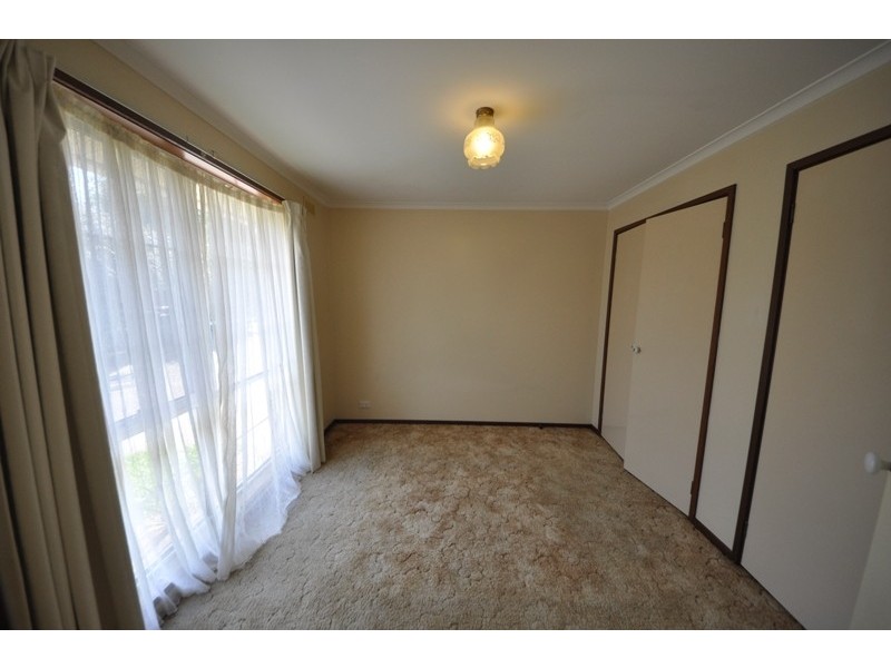 2/18 Darnum Street, Drouin VIC 3818