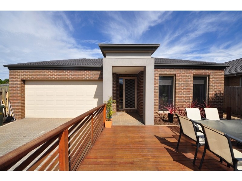 18 Carbine Court, Drouin VIC 3818