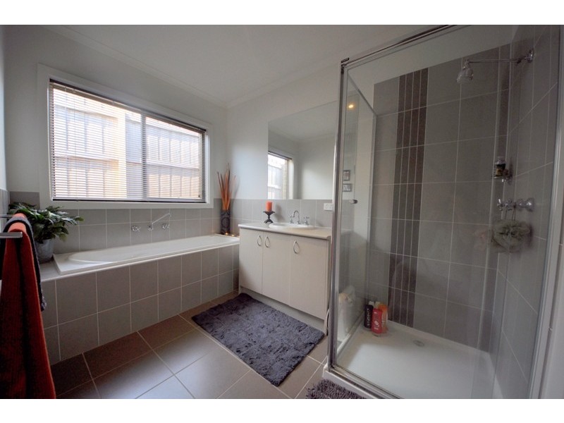 18 Carbine Court, Drouin VIC 3818