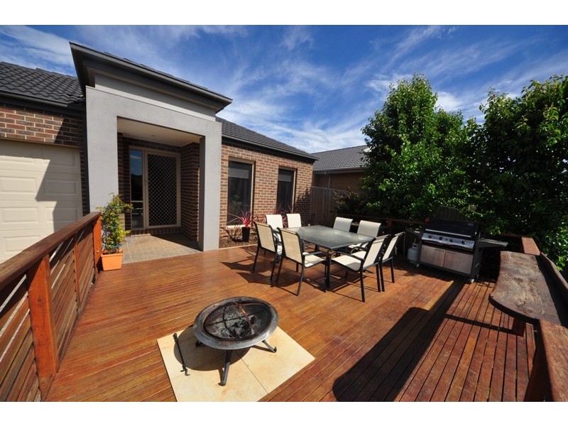 18 Carbine Court, Drouin VIC 3818