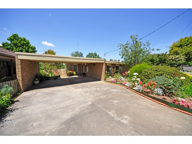 24 Archibald Crescent, Warragul VIC 3820