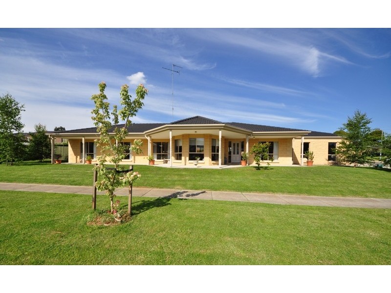 27 McMillan Drive, Warragul VIC 3820