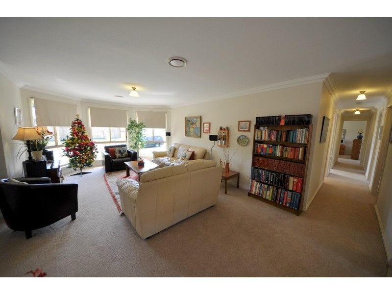 27 McMillan Drive, Warragul VIC 3820