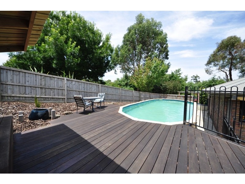 4 Surman Court, Drouin VIC 3818