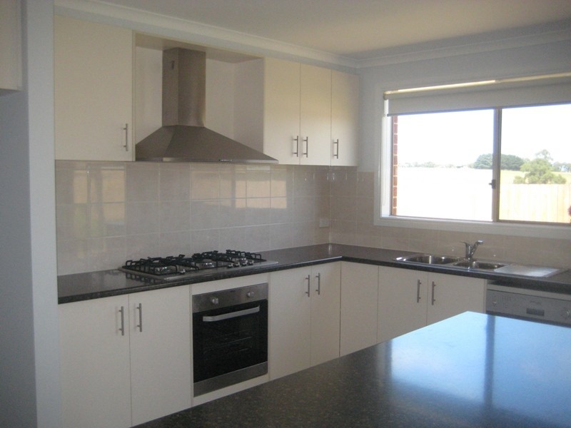 9 Wordsworth Court, Drouin VIC 3818