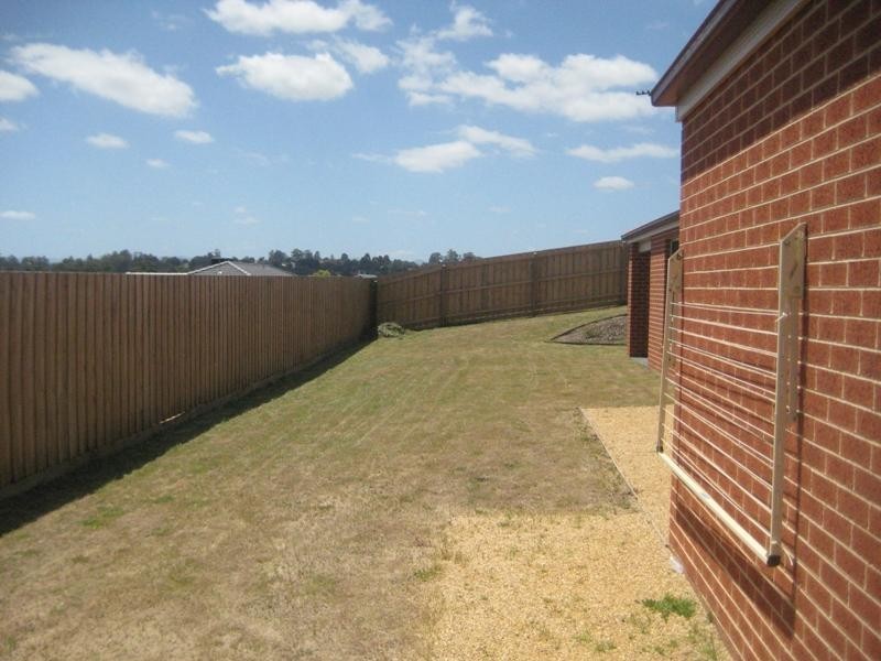 9 Wordsworth Court, Drouin VIC 3818