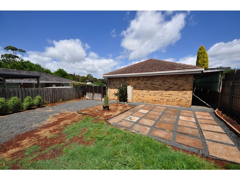4 Colin Street, Drouin VIC 3818
