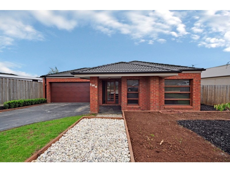 2 Oberon Place, Drouin VIC 3818